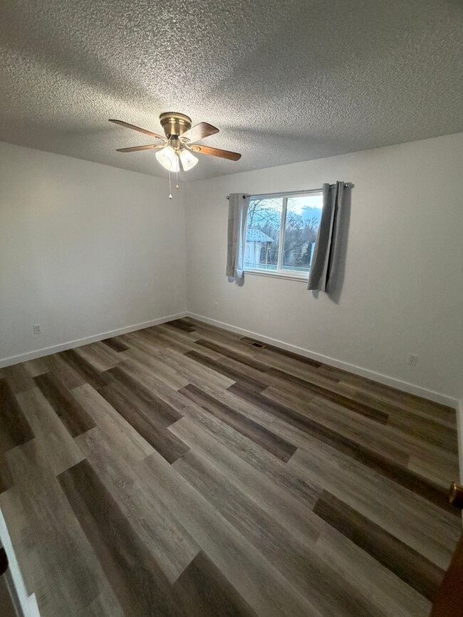 Building Photo - 807 Poplar St