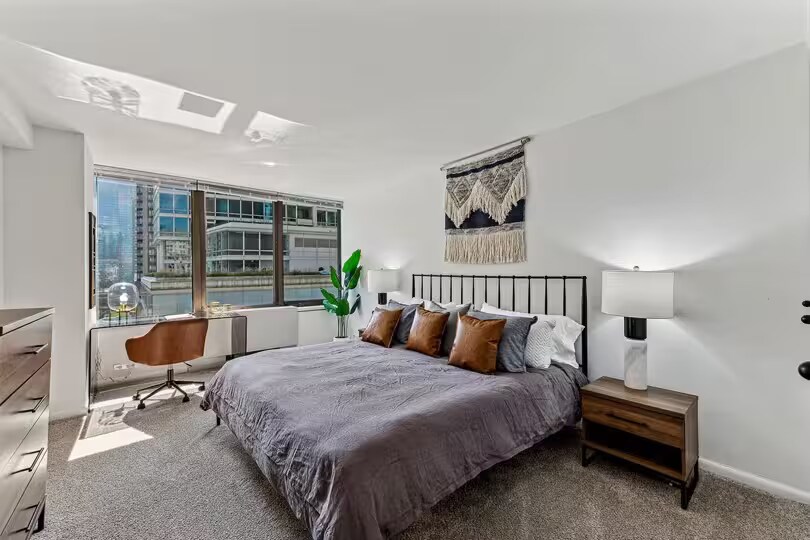 Building Photo - 401 E Ontario St