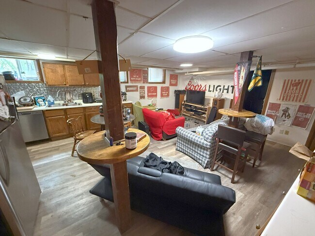 Building Photo - 151 Lathrop St