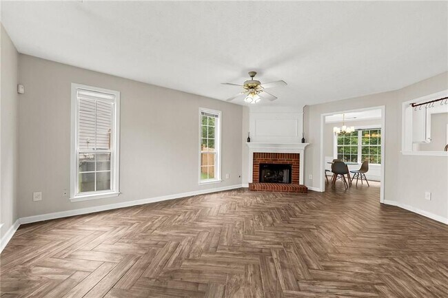 Building Photo - 370 Manor Glen Dr