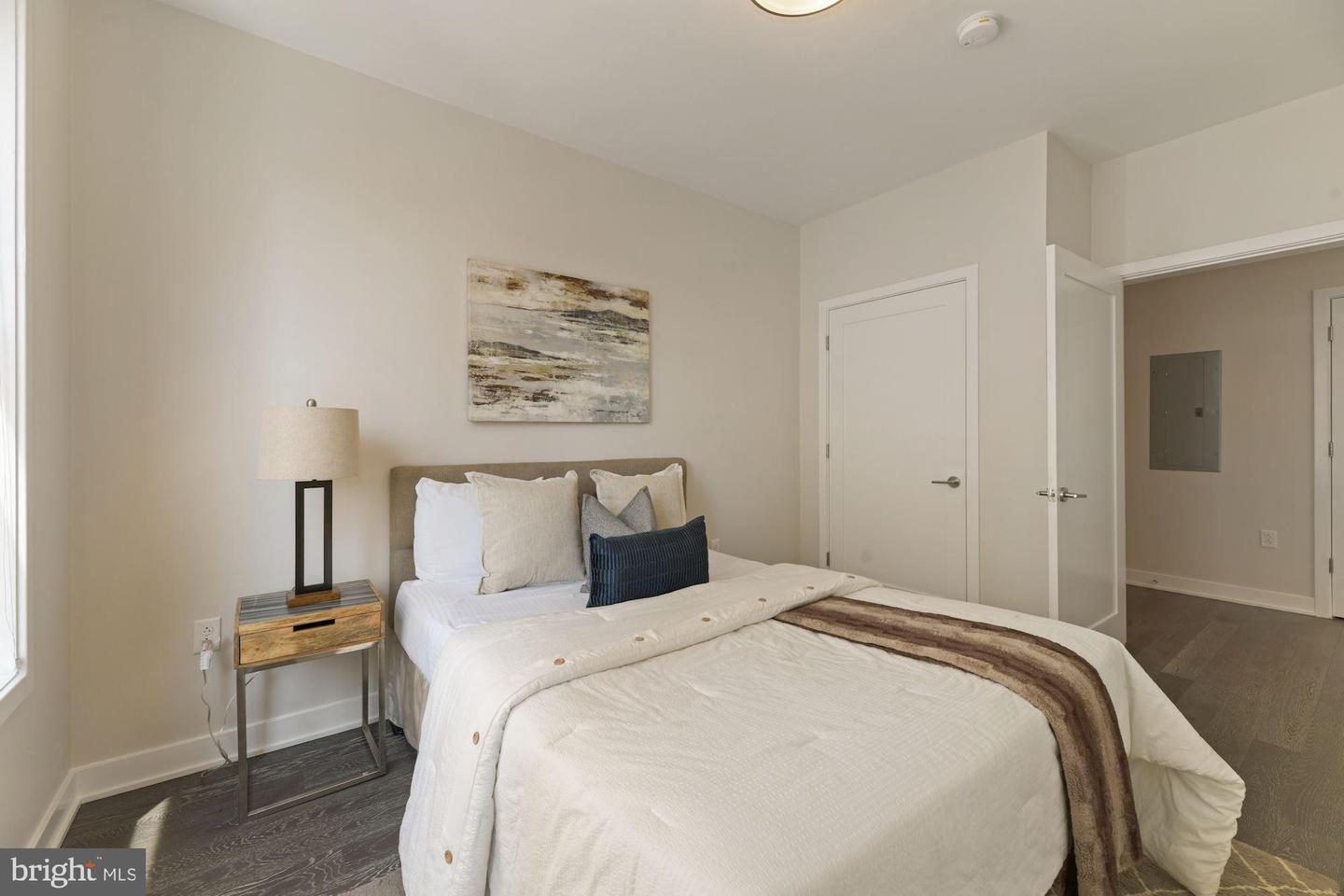 Building Photo - 1350 Maryland Ave NE