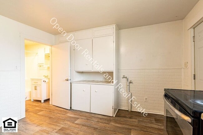 Building Photo - 209 S Ijams St