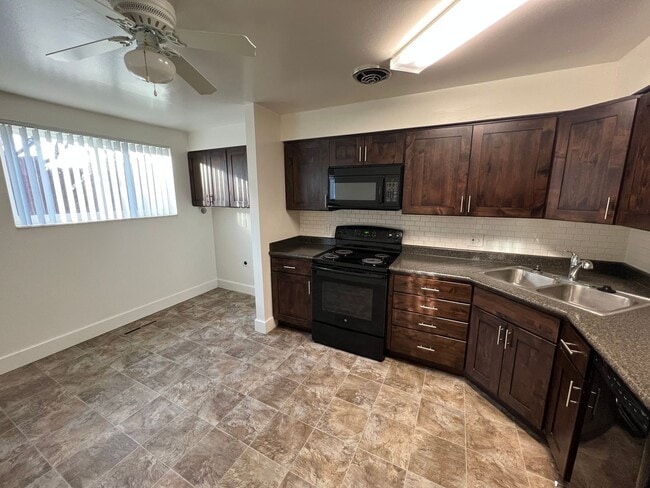 Building Photo - 2 Bed 1 bath Apartment close to downtown