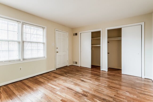 Building Photo - 1804 Swann St NW