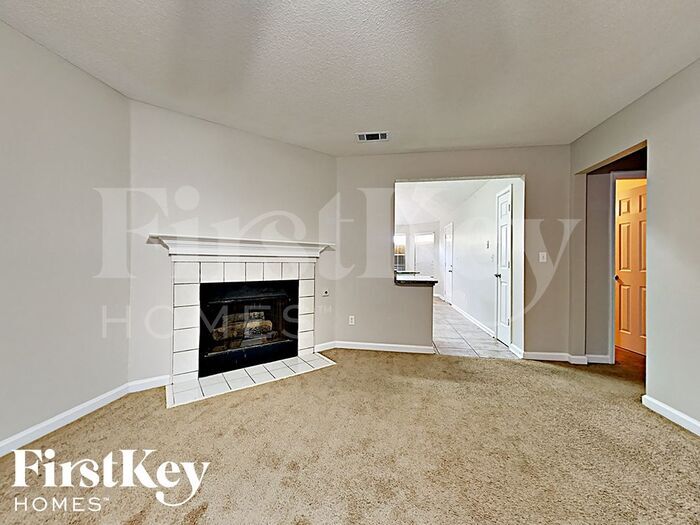 Building Photo - 7699 Parkmont Dr