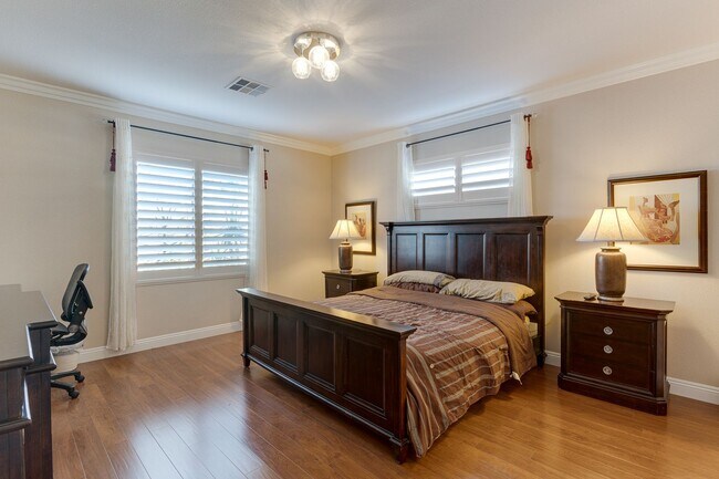 Building Photo - Fully Furnished Single-Story Gem in Peacef...