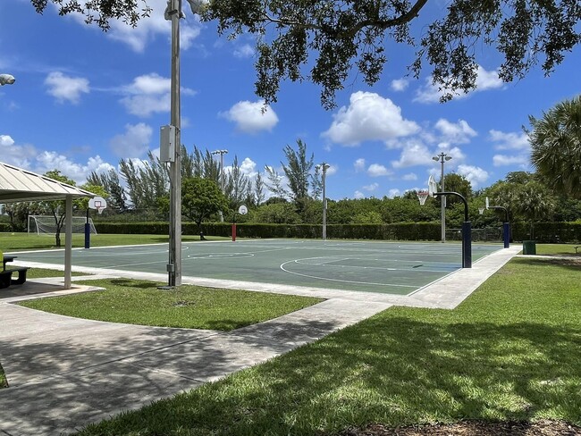 Building Photo - 777 NW 151st Ave