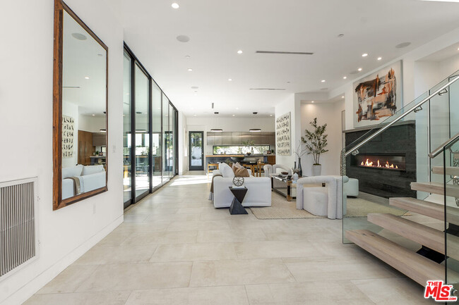 Building Photo - 1621 N Fairfax Ave