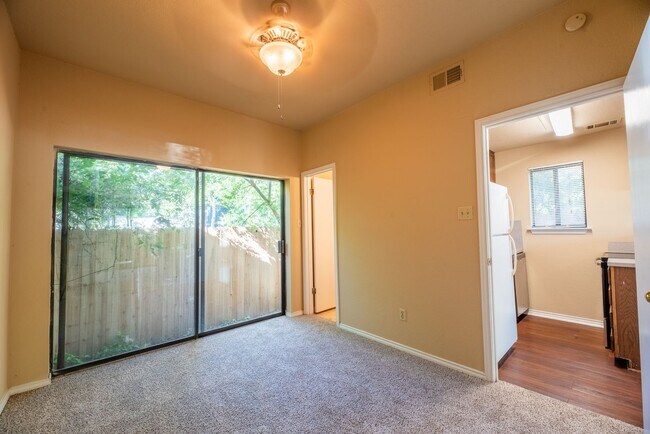 Building Photo - 601 Nelray