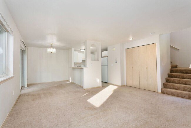 Building Photo - Spacious 3 Bed, 2 Bath Home with Garage & Large Yard in Puyallup!