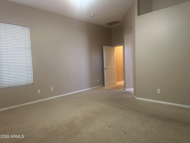 Building Photo - 7220 W Cottontail Ln