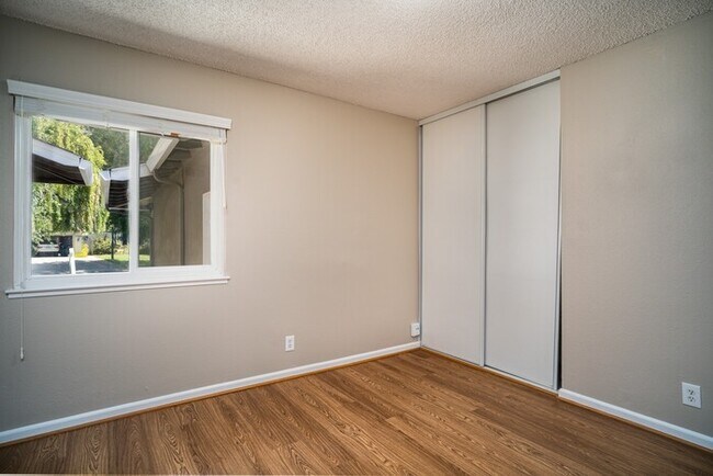 Building Photo - AVAILABLE NOW - 3Bed/2Bath Home for rent i...