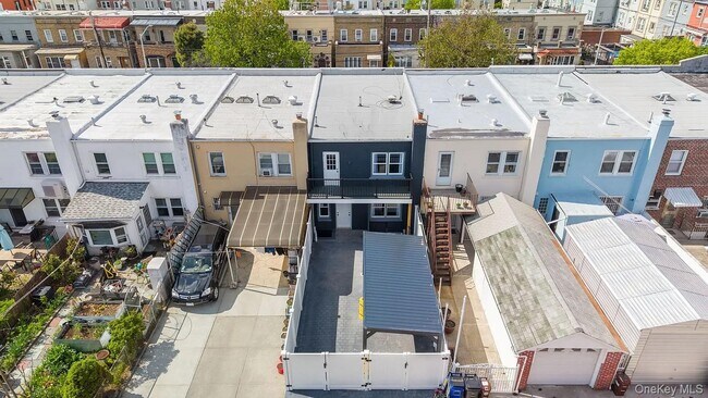 Building Photo - 22-19-2228 28th St