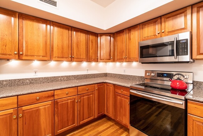 Building Photo - 3 Appleton St