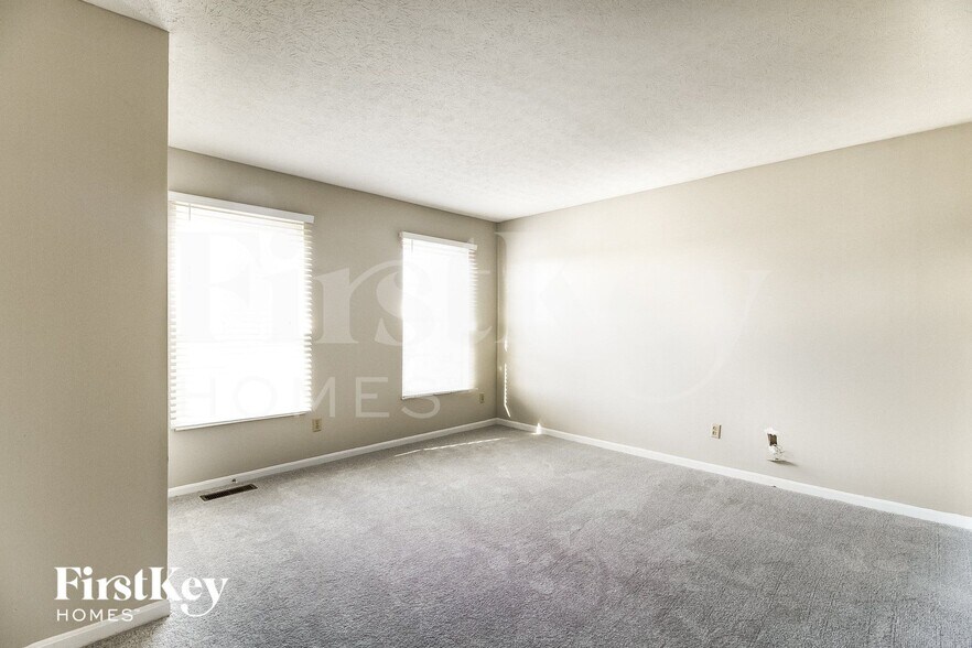 Building Photo - 1636 Cantebury Ln