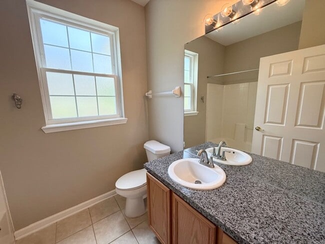 Building Photo - Ground-Level 3-Bedroom Condo in the Gated ...