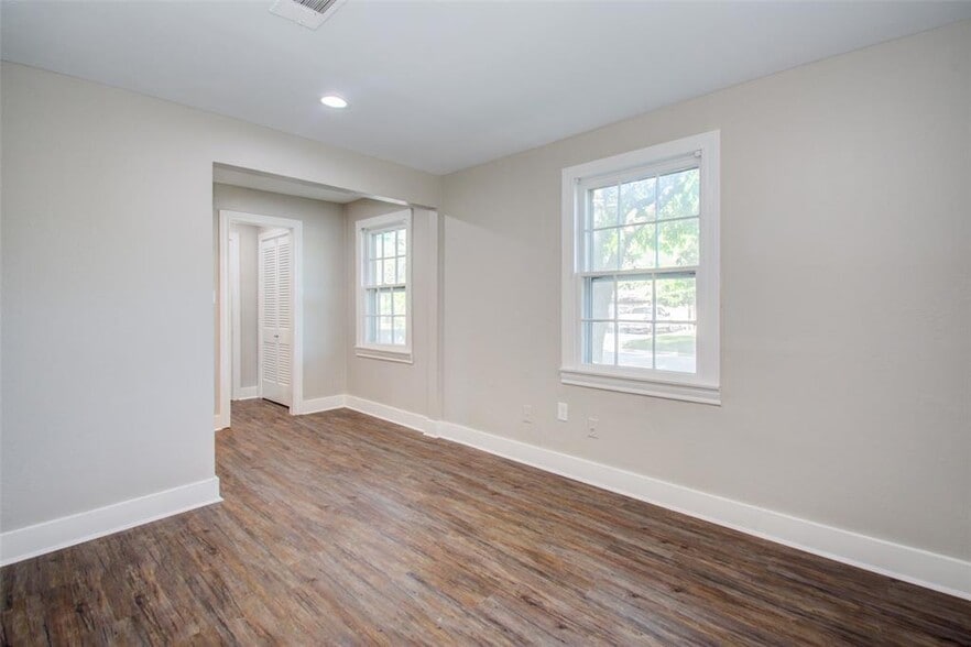 Building Photo - 417 Sue St