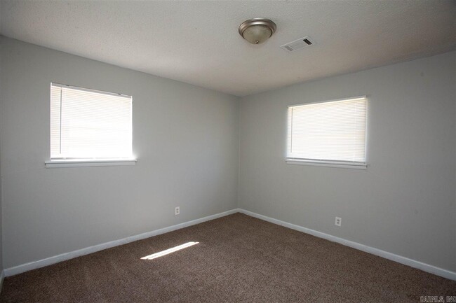 Building Photo - 604 Dorothy Dr
