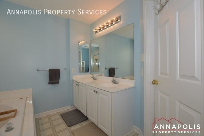 Building Photo - 915 Nanticoke Run Way
