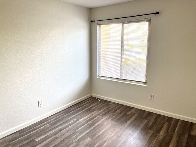 Building Photo - Mission Valley- Centrally Located Condo with AC, Private Patio and Parking.