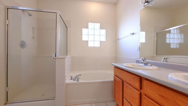 Building Photo - 7123 Luz De La Luna Pl NW