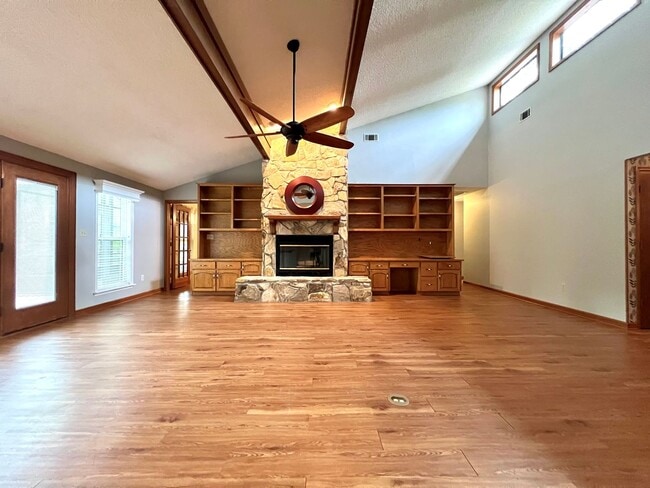 Building Photo - Fabulous house in Avondale on the East sid...