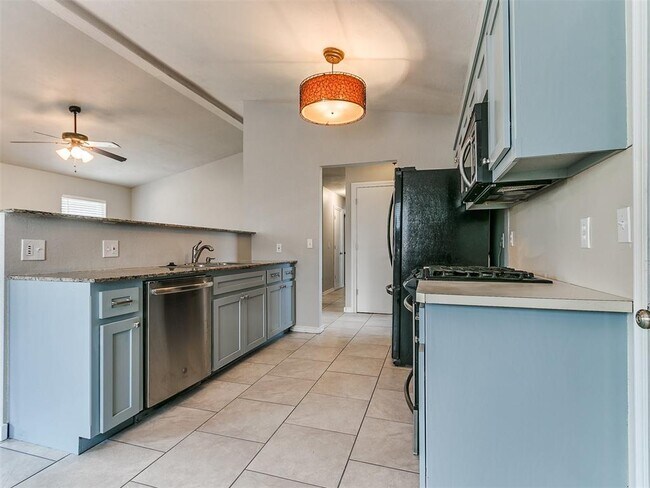 Building Photo - 117 Sonora