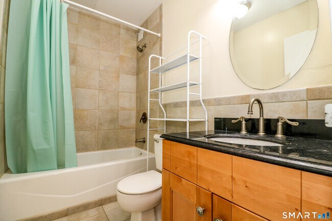 Building Photo - 120 Huntington Turnpike