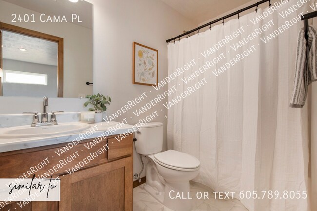 Building Photo - 2401 Cama Pl