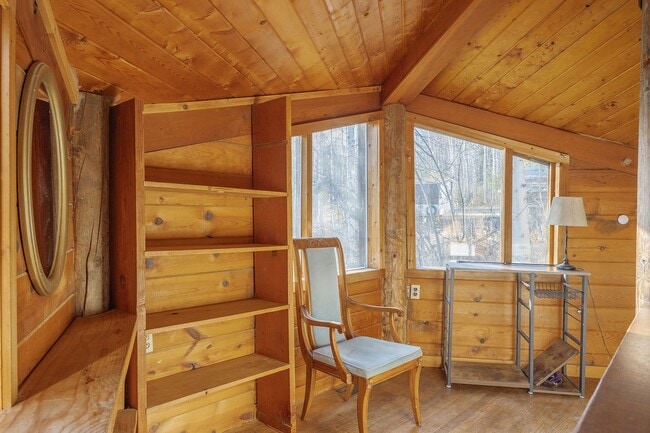 Building Photo - Cozy 2 Bedroom, 1 Bath, With a great Locat...