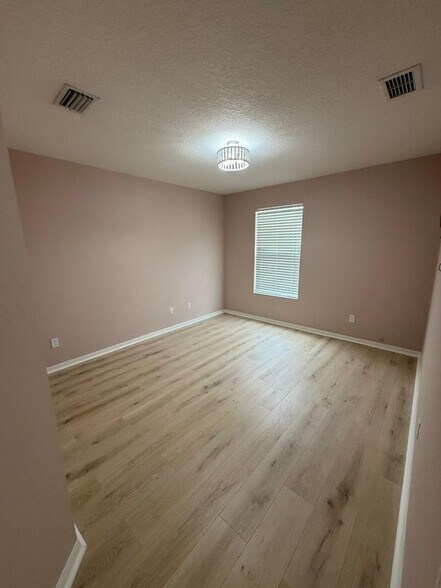 Building Photo - 5011 58th Terrace E