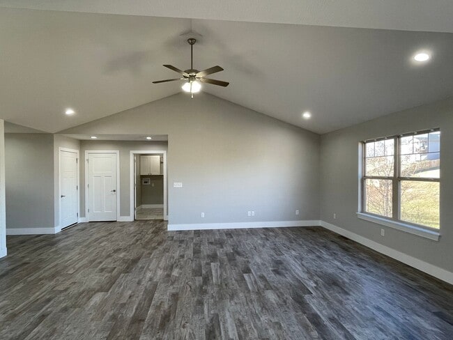 Building Photo - Built in 2020! 3 Bed 2 Bath w/ FENCE and UF Walk Out Basement