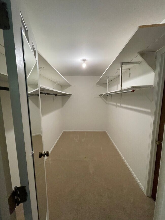 Building Photo - Large 4/4 House in Maplewood $2,650