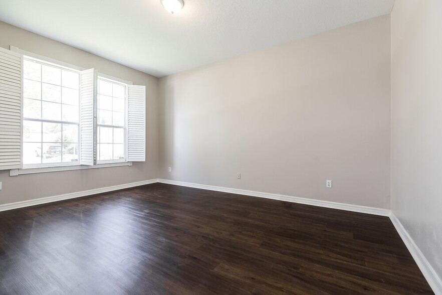 Building Photo - 13349 Old Dock Rd