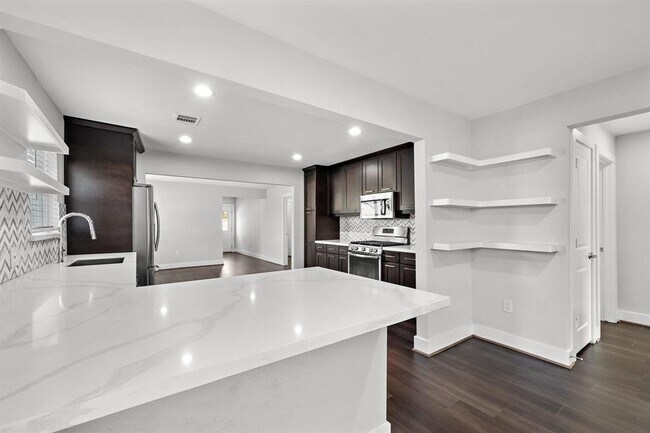 Building Photo - 1511 Mcneil St
