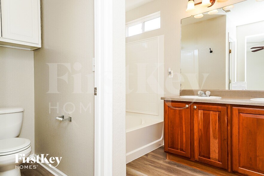 Building Photo - 1208 S Flat Rock Way