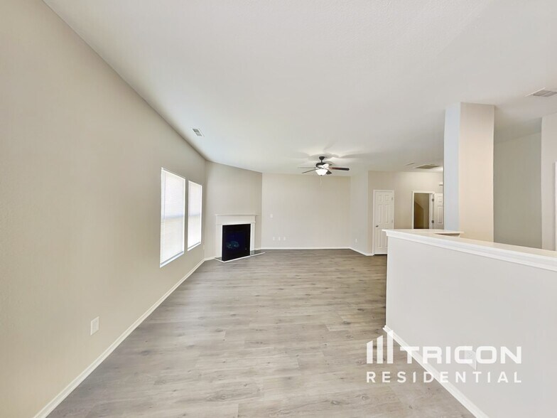 Building Photo - 964 Willow Creek Dr