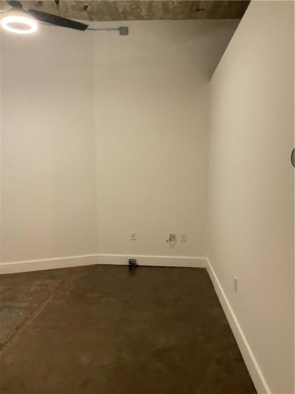 Building Photo - 881 Memorial Dr SE