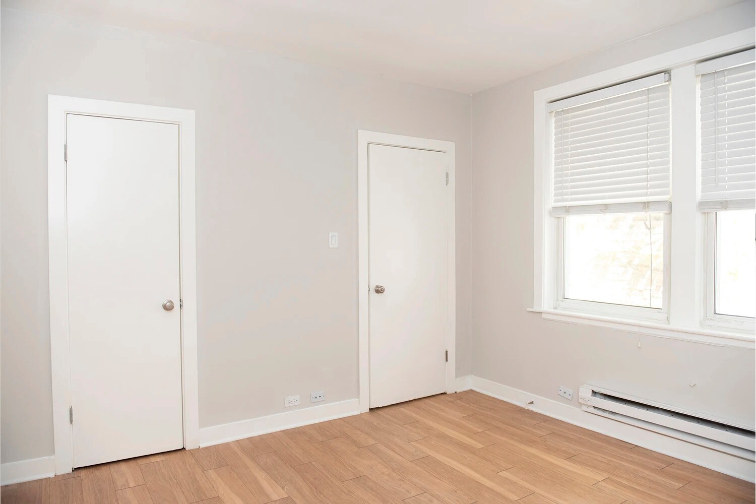 Building Photo - 517 W Belmont Ave