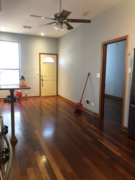 Living room - 1439 W 17th St