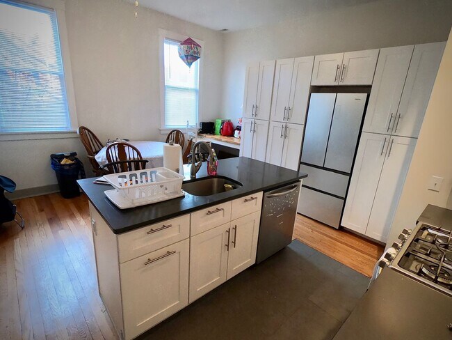 Building Photo - 5444 Claybourne St