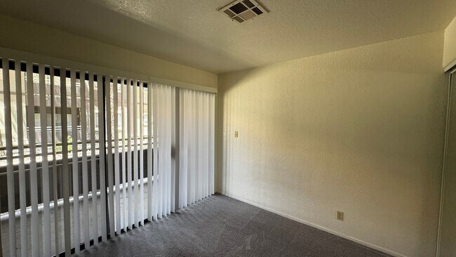 Building Photo - Vacation Lifestyle 2 bedroom first flor