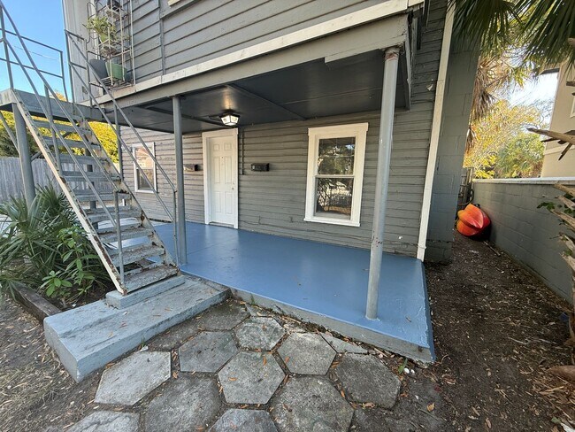 Building Photo - 320 21st Ave S