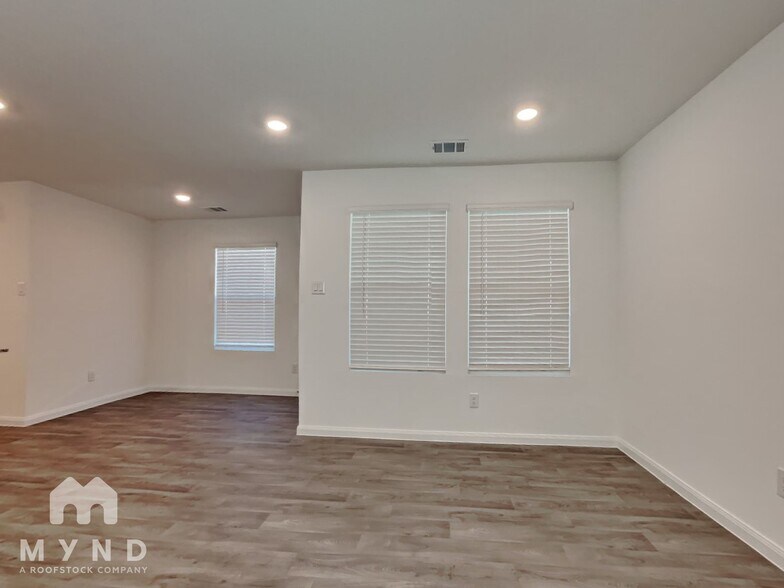 Building Photo - 12015 William Trails Cir