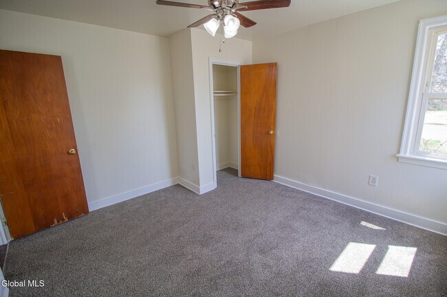 Building Photo - 16 Swayze Dr