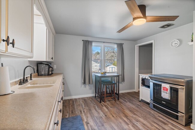 Building Photo - 1446 9th St