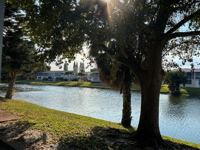 Building Photo - 75 Sheffield D