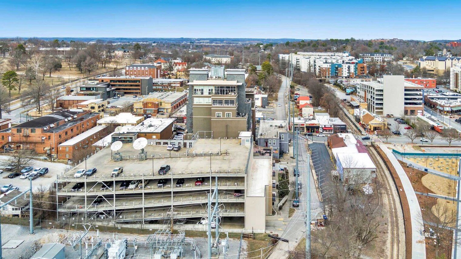 Building Photo - 609 W Dickson St
