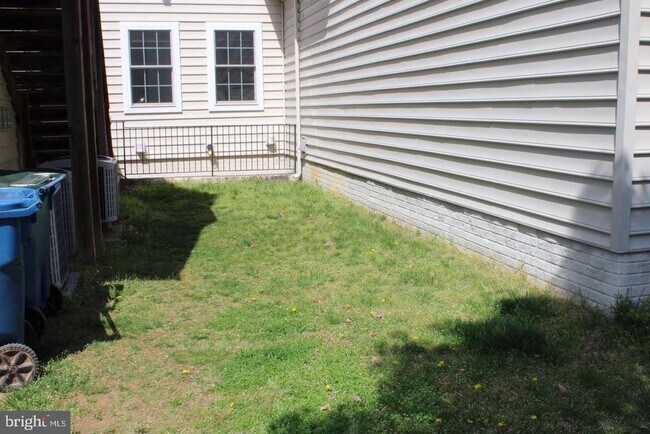 Building Photo - 41833 Bristow Manor Dr