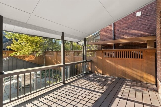 Building Photo - 718 Filbert St